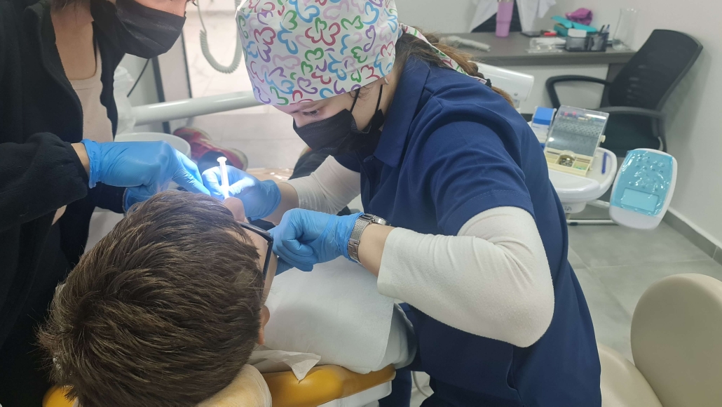 Çocuk Diş Bakımı ve Tedavileri: Bilmeniz Gereken 10 Gerçek izmit çocuk diş hekimi, çocuk diş tedavileri